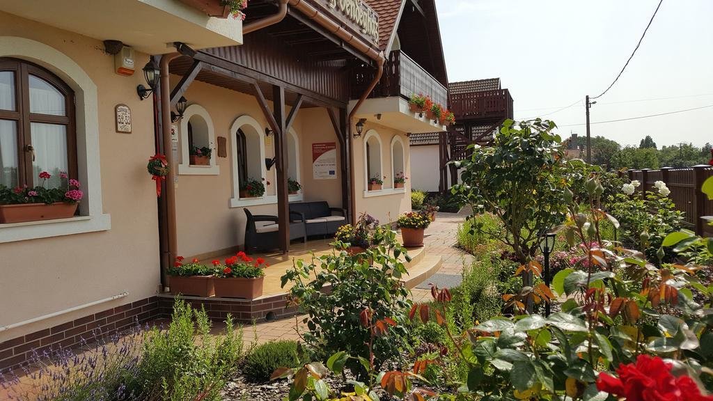 Sóvirág Vendégház Hortobágy Exterior foto